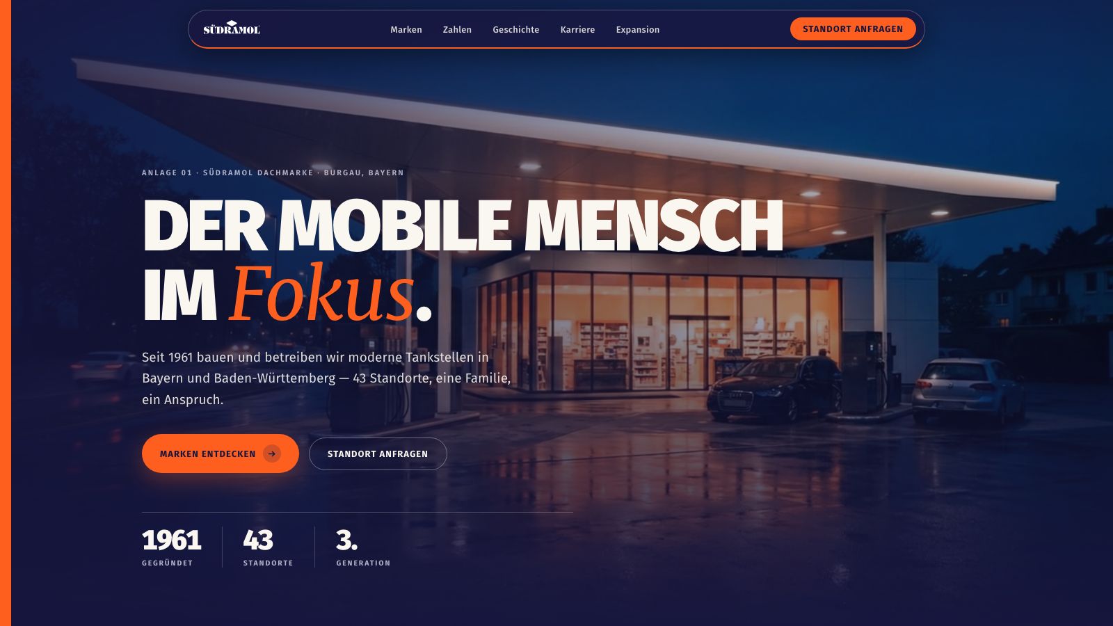 Hero-Sektion der Master-Version: Vollbild-Video-Bühne mit Signal-Orange-Streifen